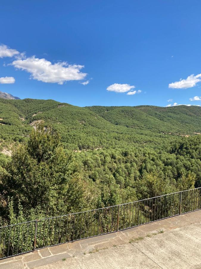 Vistas A La Montana En Un Pueblo Con Encanto. El Pueyo de Araguás