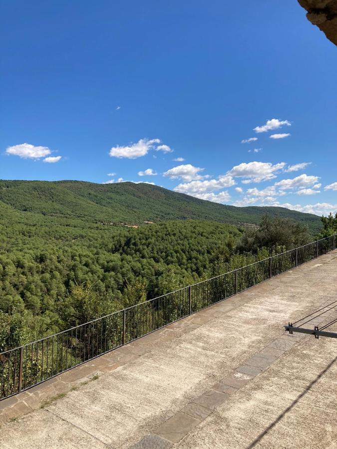 Vistas A La Montana En Un Pueblo Con Encanto. *